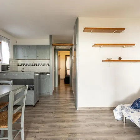 17 By Interhome *